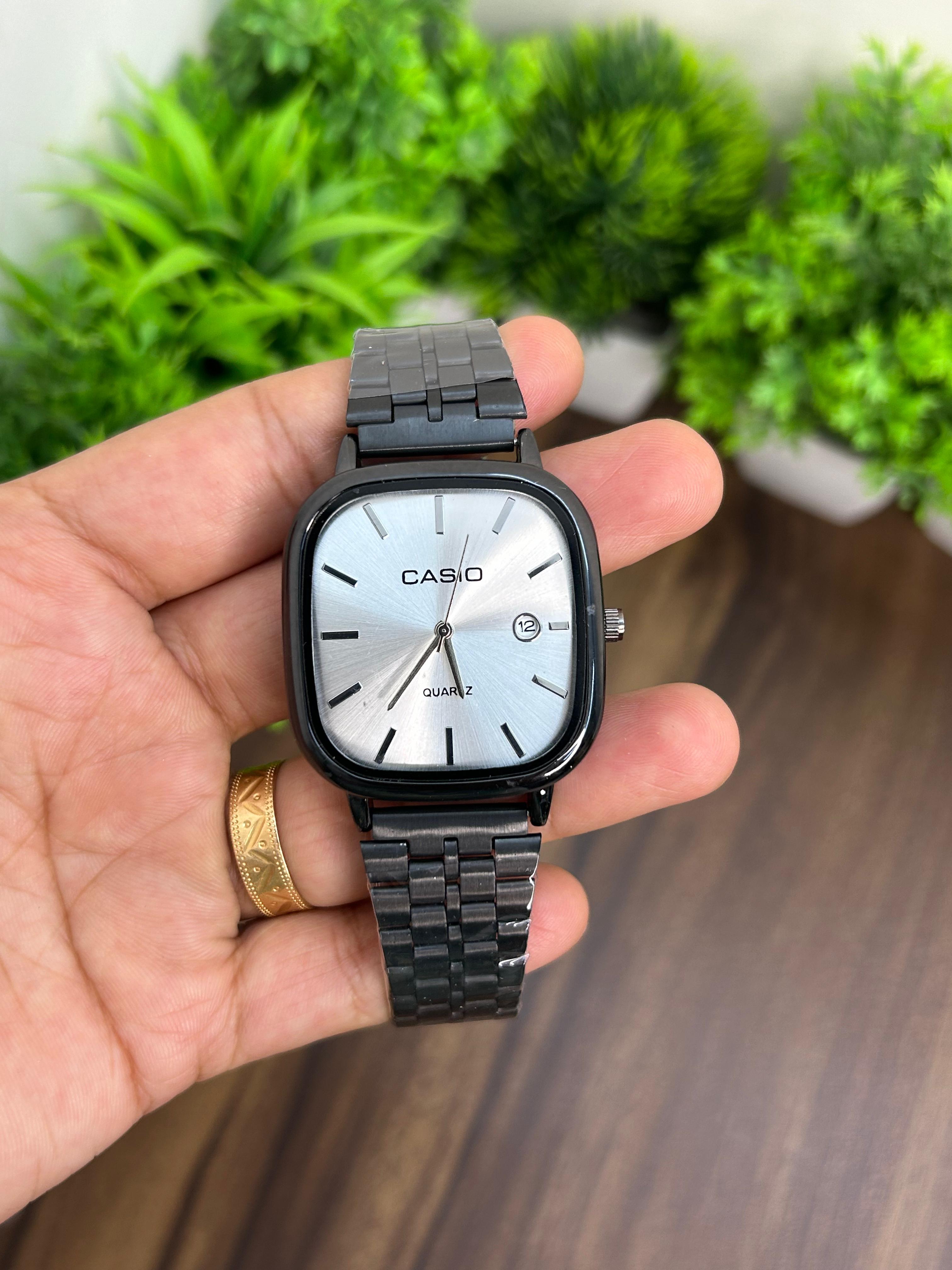 CASIO VINATGE WHITE WITH BLACK DIAL