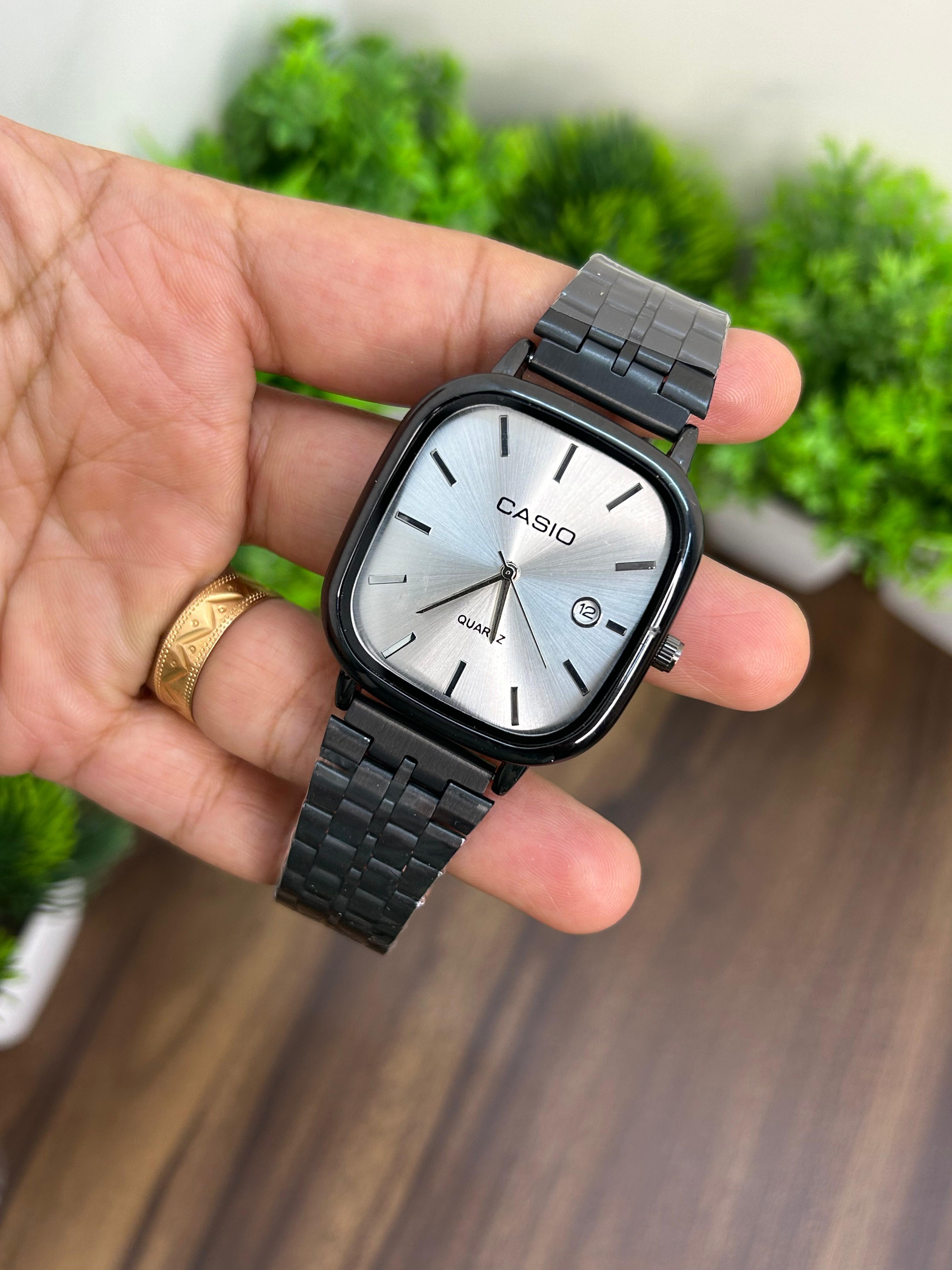 CASIO VINATGE WHITE WITH BLACK DIAL