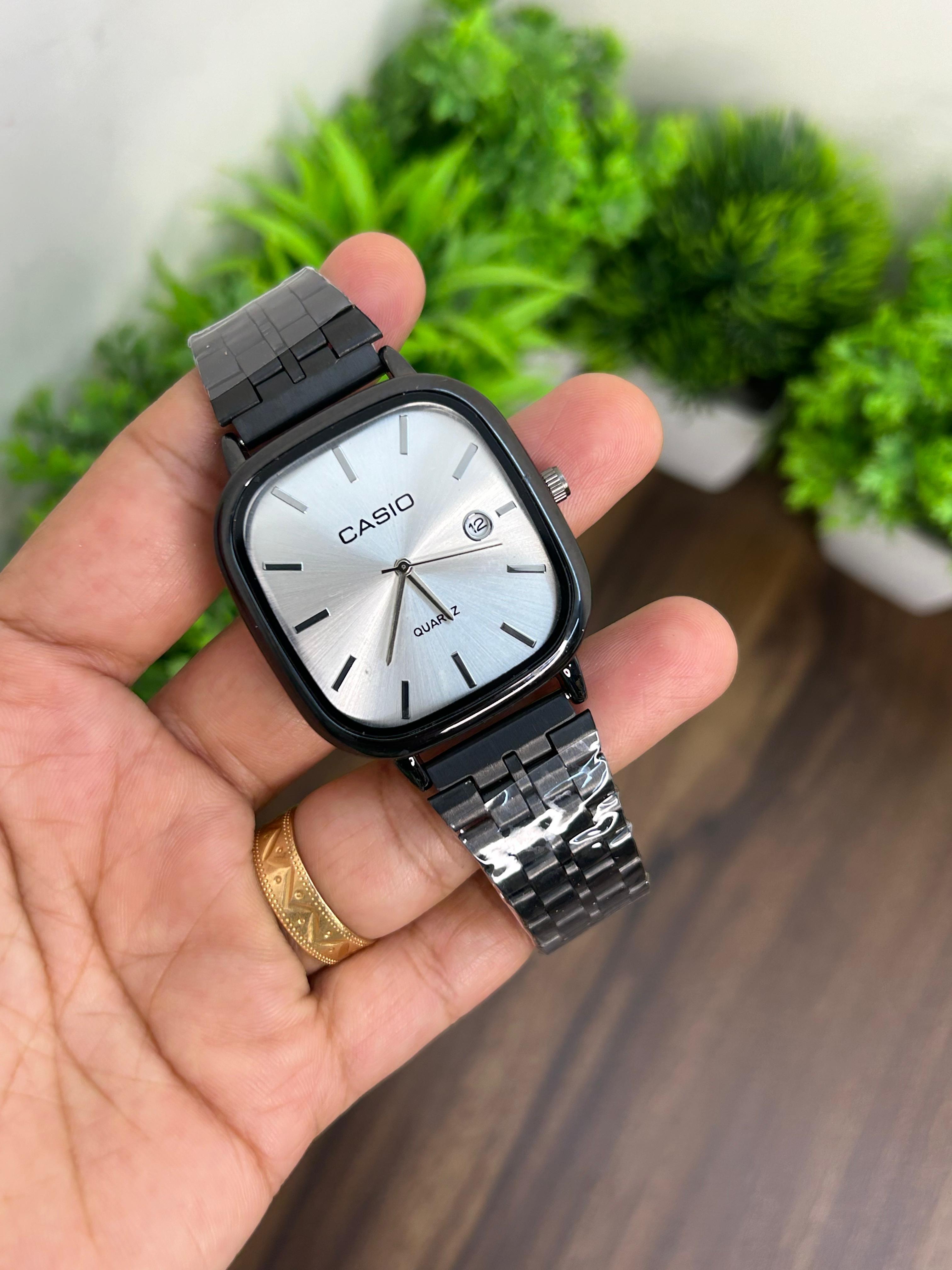 CASIO VINATGE WHITE WITH BLACK DIAL