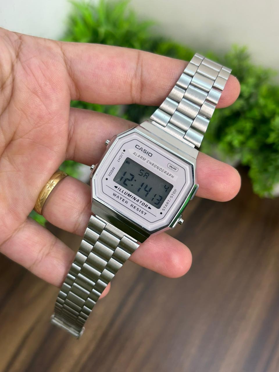 CASIO VINTAGE WHITE DIAL WITH SILVER