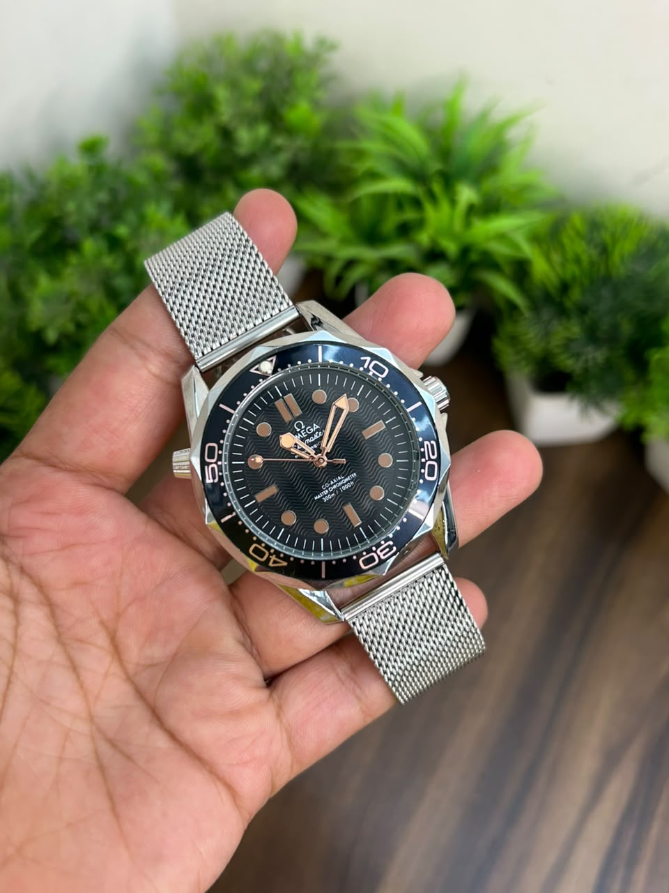 Omega Quartz, Black With Mess Chain