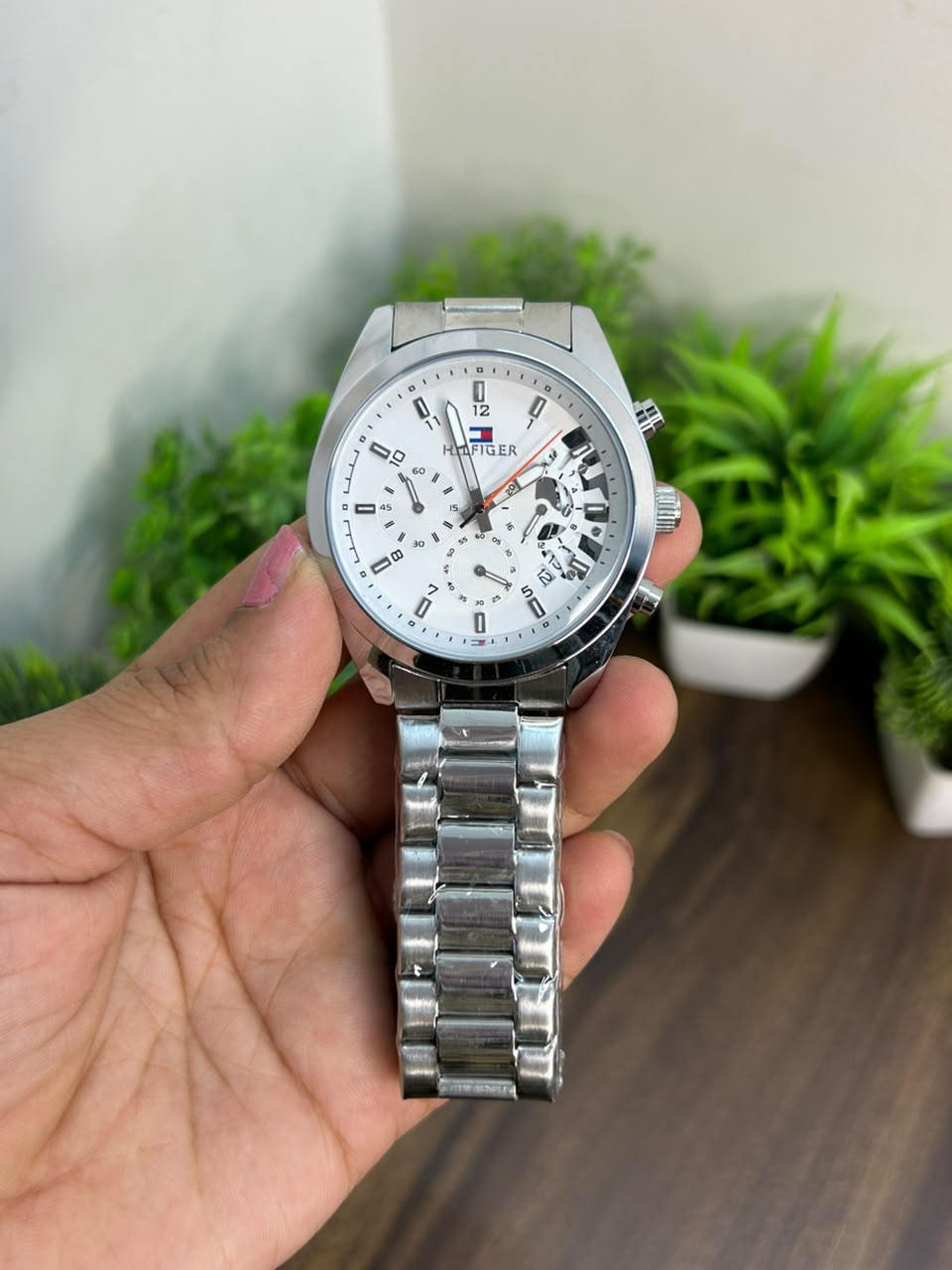 T-H CHRONOGRAPH, WHITE WITH SILVER CHAIN