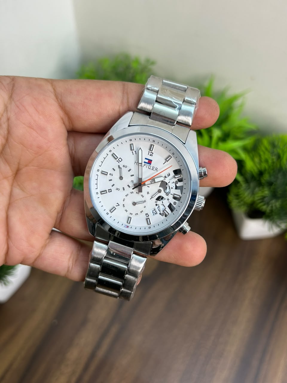 T-H CHRONOGRAPH, WHITE WITH SILVER CHAIN