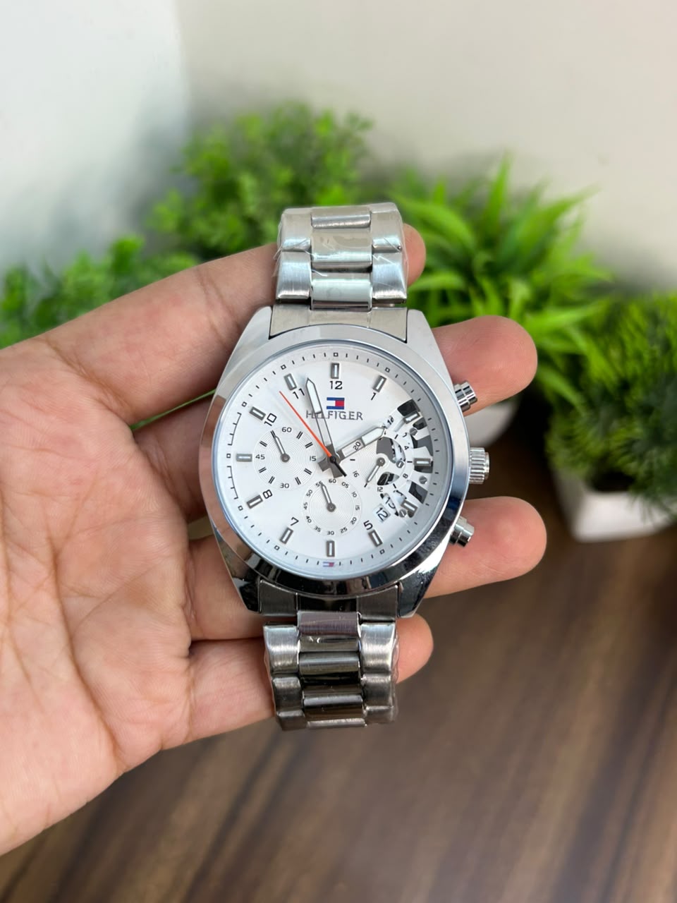 T-H CHRONOGRAPH, WHITE WITH SILVER CHAIN