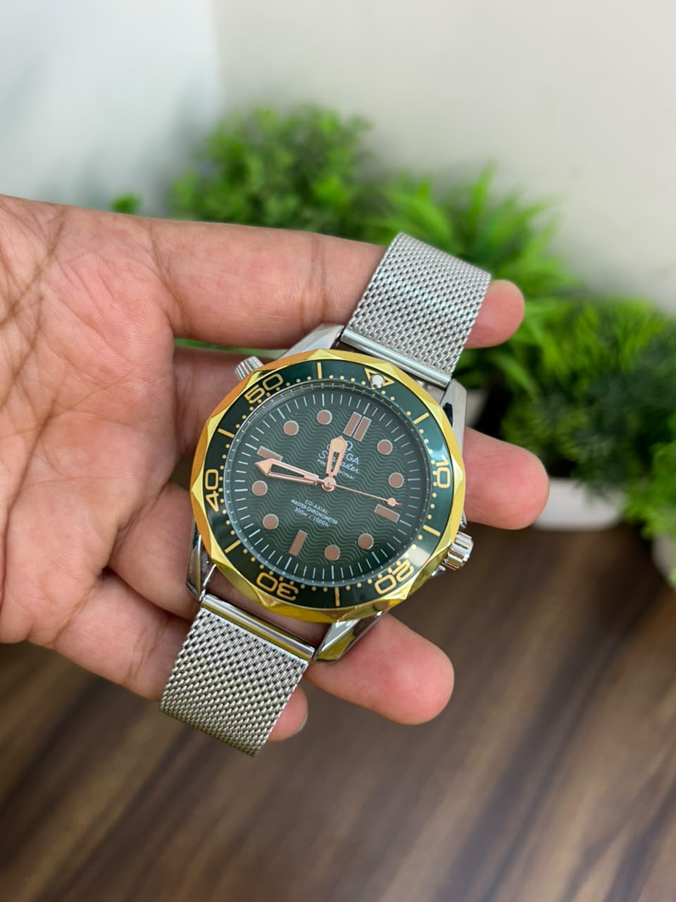 Omega Quartz, Gold With Mess Chain