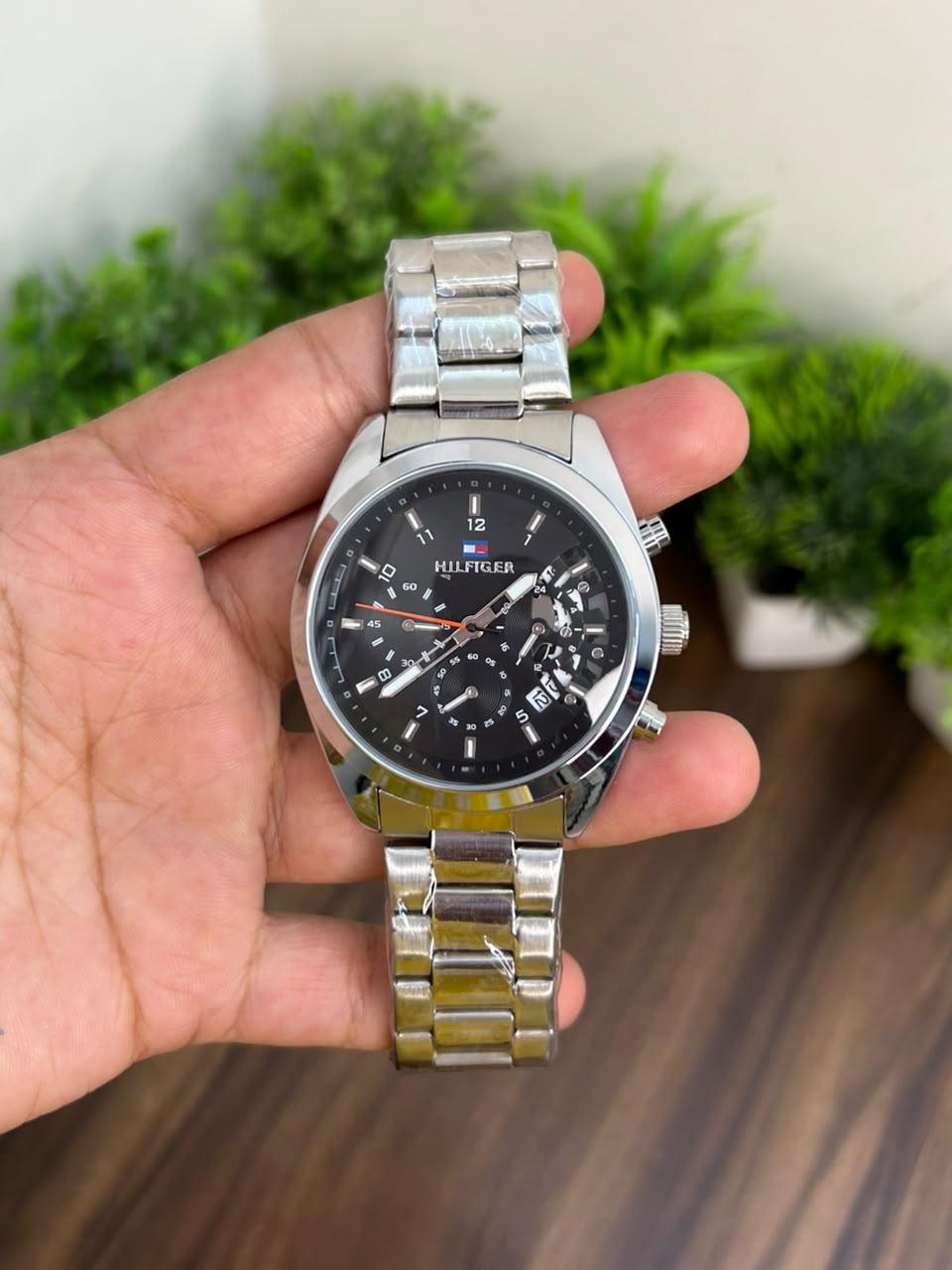 TOMMY CHRONOGRAPH, BLACK WITH SILVER CHAIN