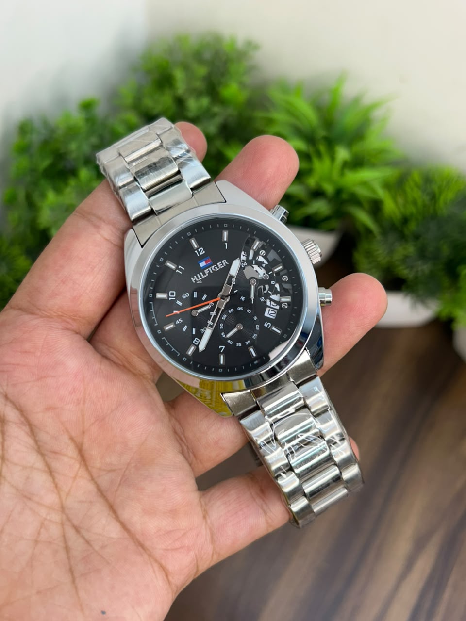 TOMMY CHRONOGRAPH, BLACK WITH SILVER CHAIN