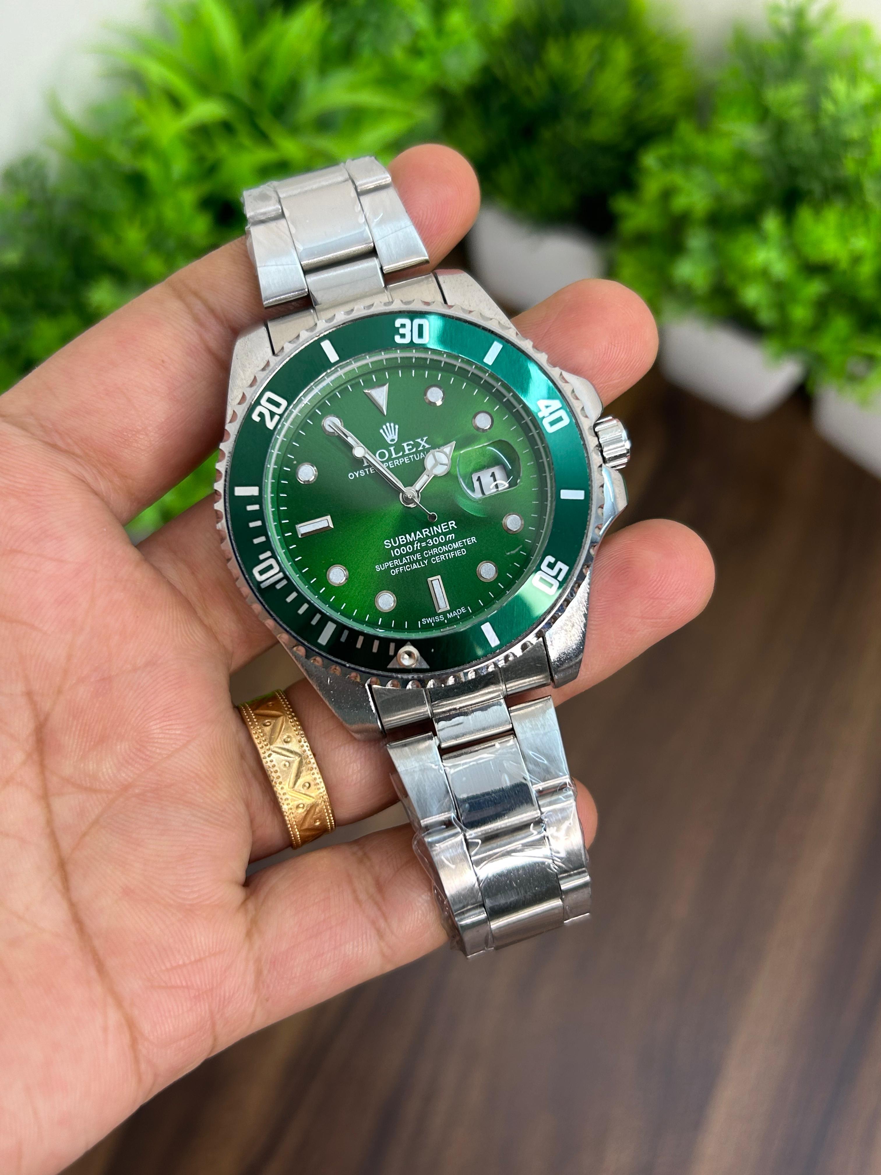 ROLEX SUBMARINER GREEN WITH SILVER CHAIN
