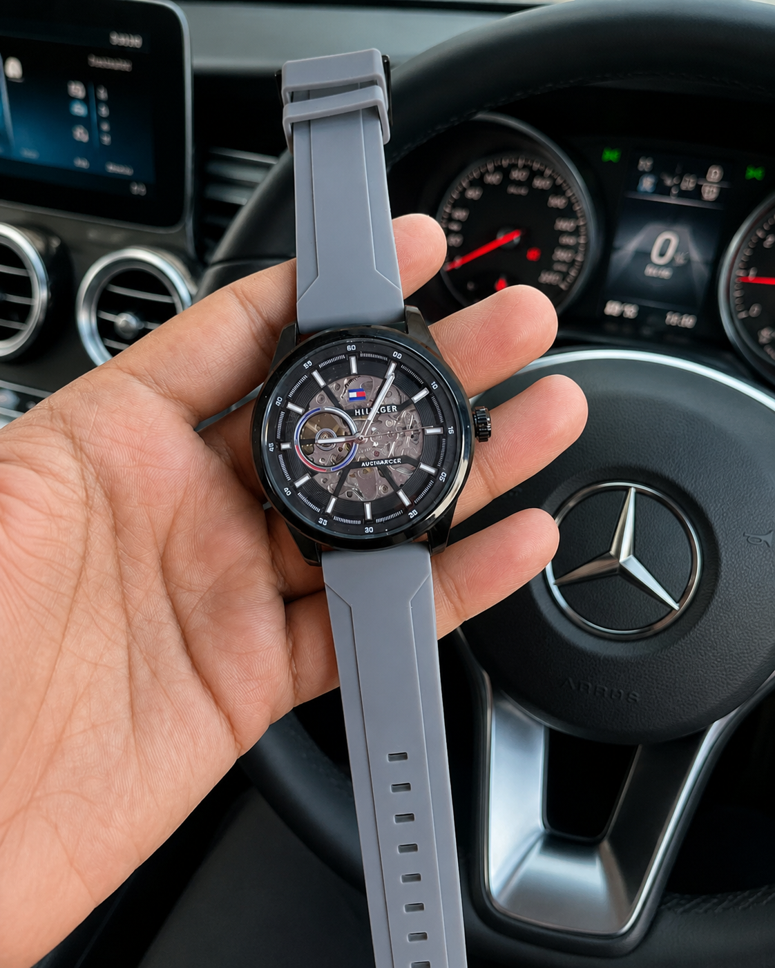 TOMMY AUTOMATIC, BLACK BODY WITH GREY SILICON STRAP 3903